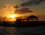 Sonnenuntergang mit Dhoni - Photo und Copyright by  HeliWeb